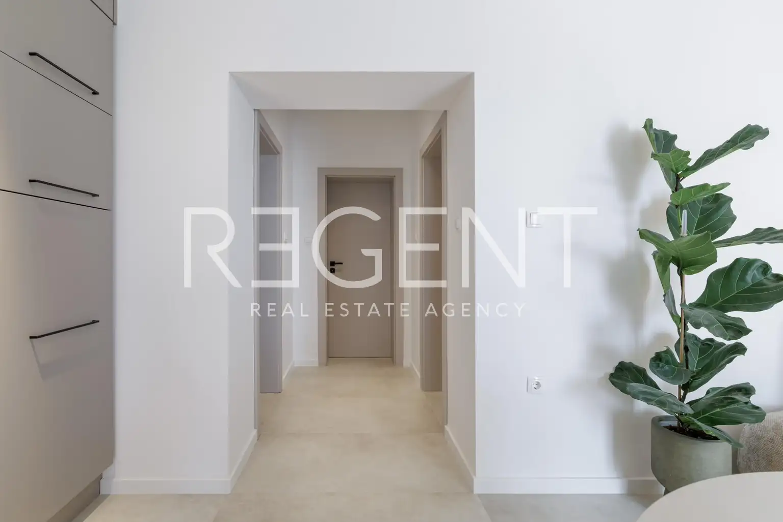 Split, Kila – stan 70 m² sa saunom, vrtom i bazenom