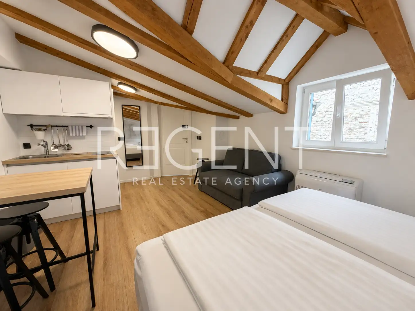 Šibenik, centar – potpuno uređena kuća s 4 apartmana