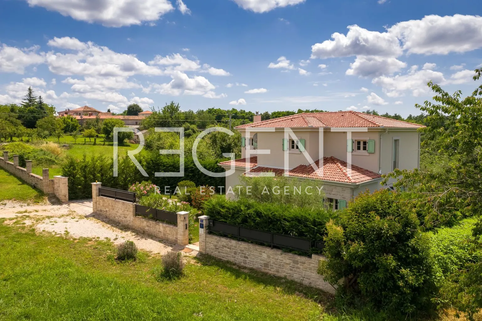 Istrie, Višnjan - Luxusní vila s bazénem a panoramatickým výhledem 170 m2