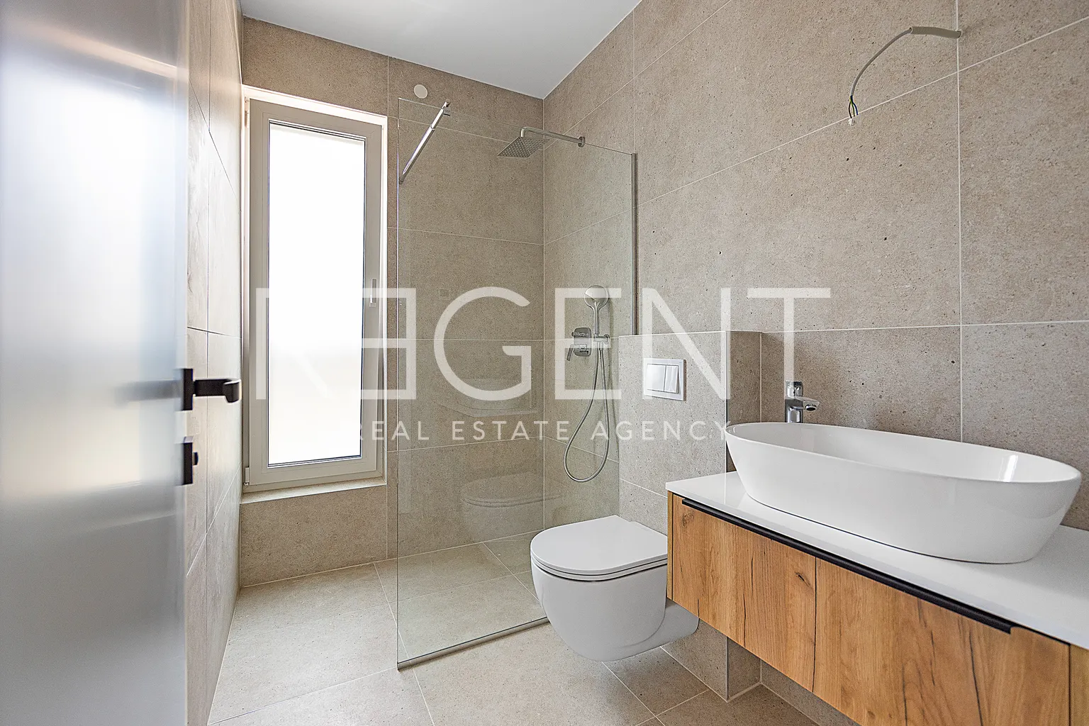 Istra, Tar - Ekskluzivan penthouse s krovnom terasom u novogradnji 130 m2