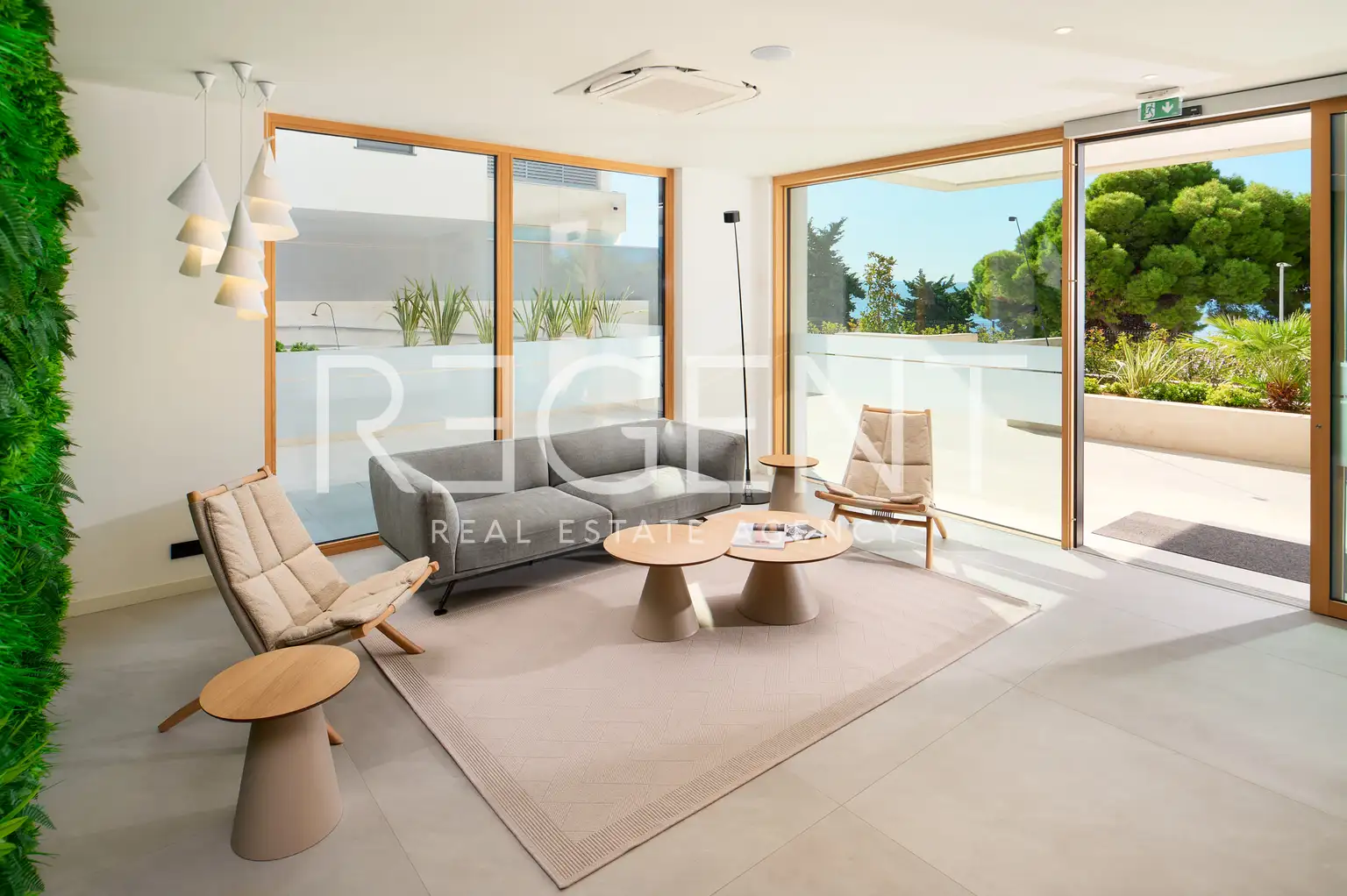 Split, Žnjan - Dvojizbový byt s loggiou a výhľadom na more