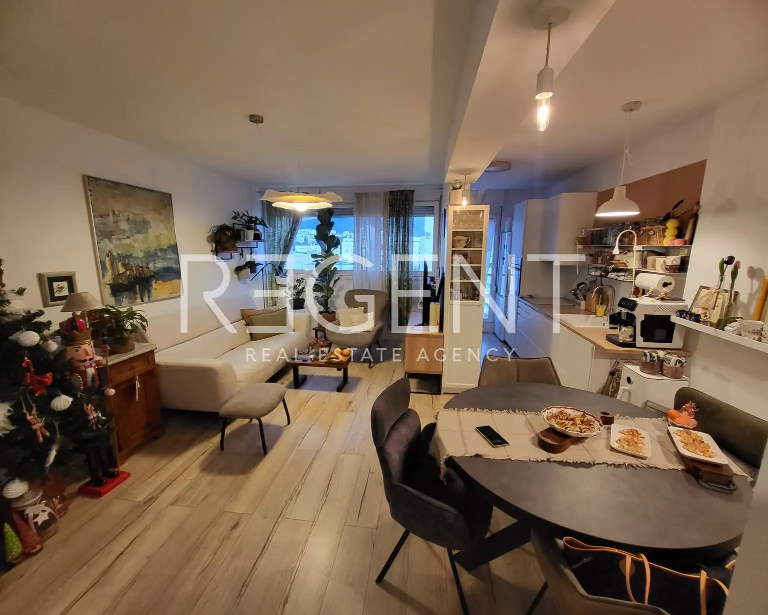 Split, Gripe - Dvosoban stan sa balkonom