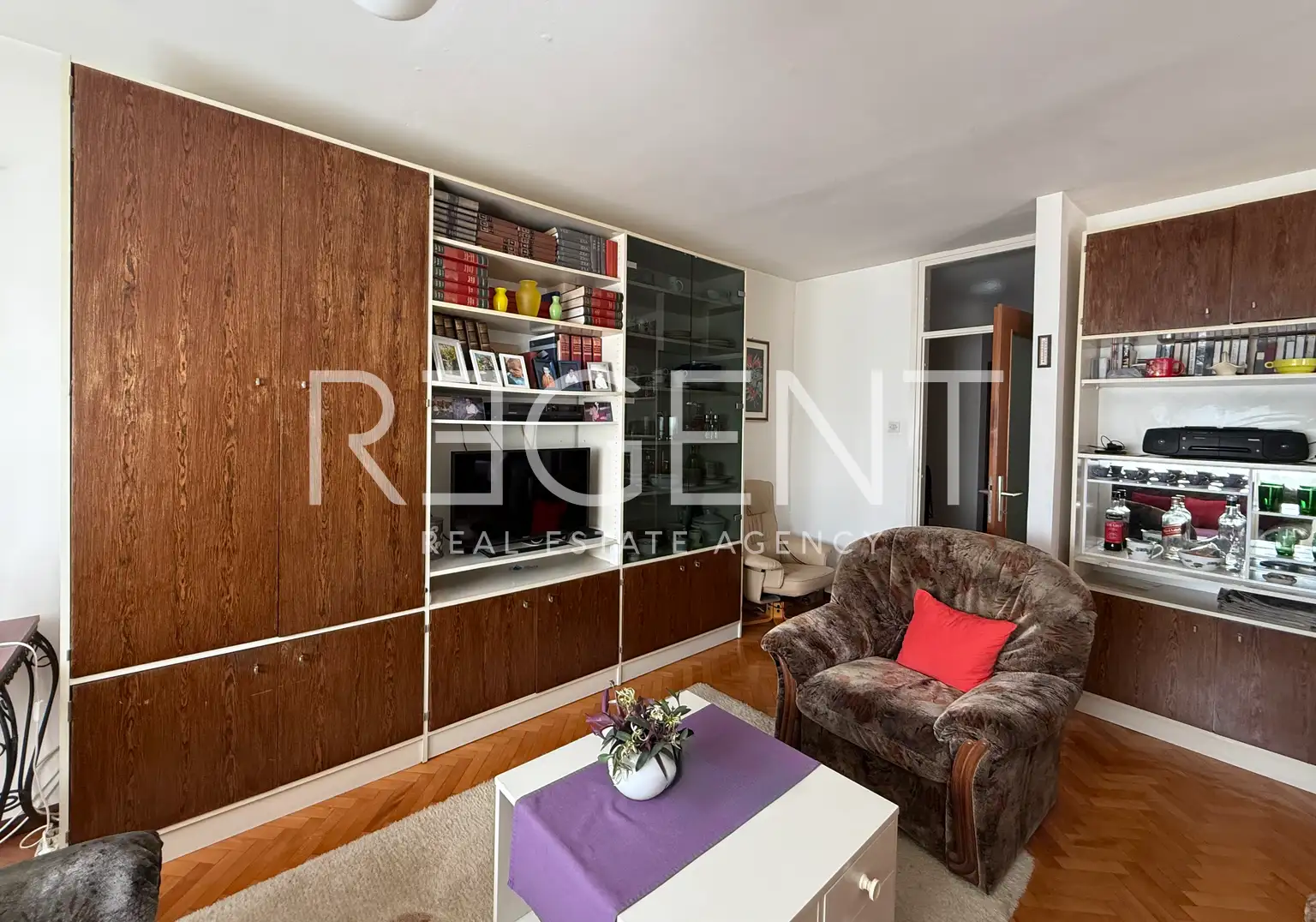 Split, Spinut - Dvosoban stan s loggiom u centru grada