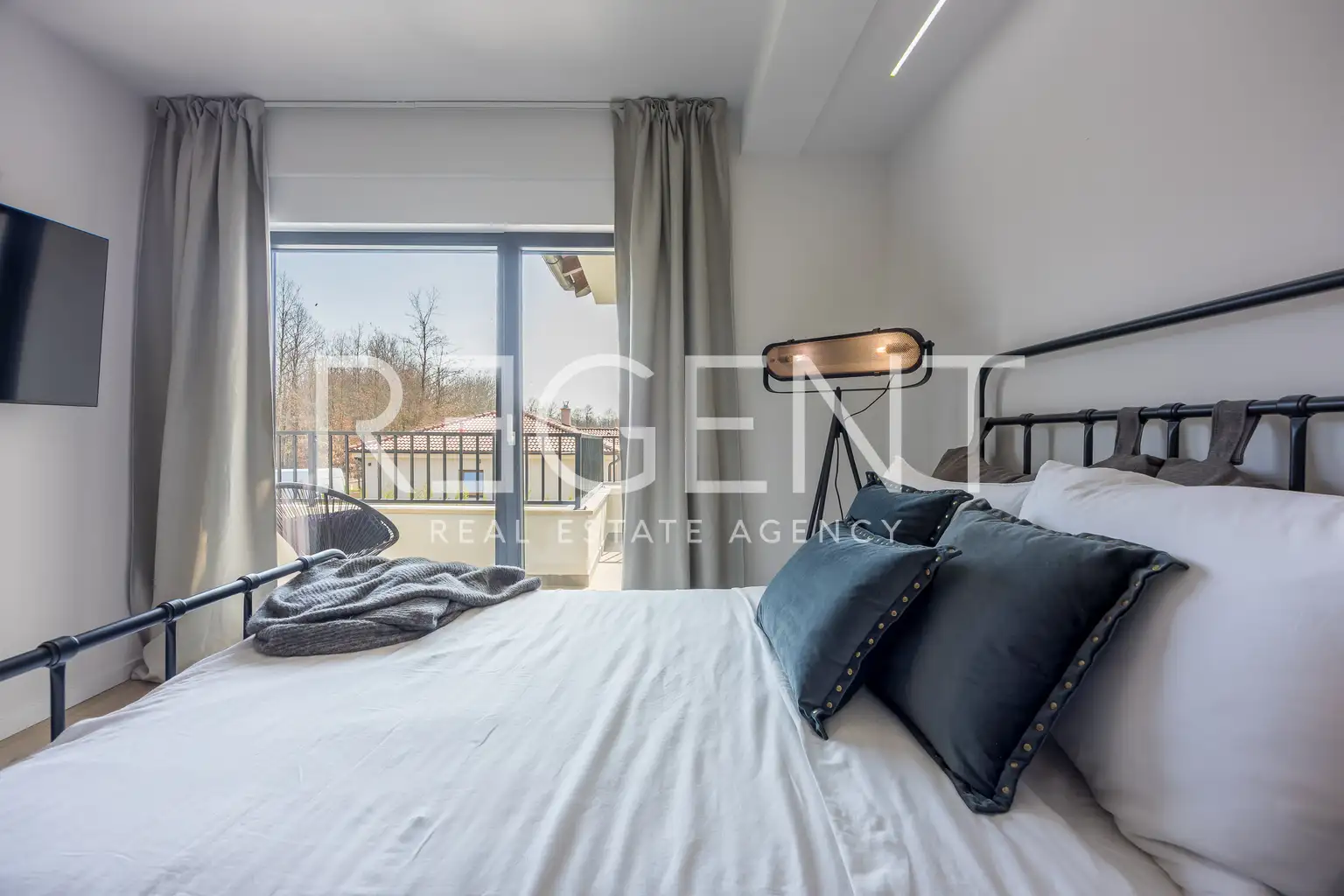 Istra, Svetvinčenat - Moderna vila s grijanim bazenom