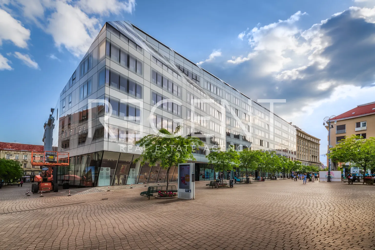 Záhřeb, Ban Centar – Třípokojový byt 131 m2 k pronájmu