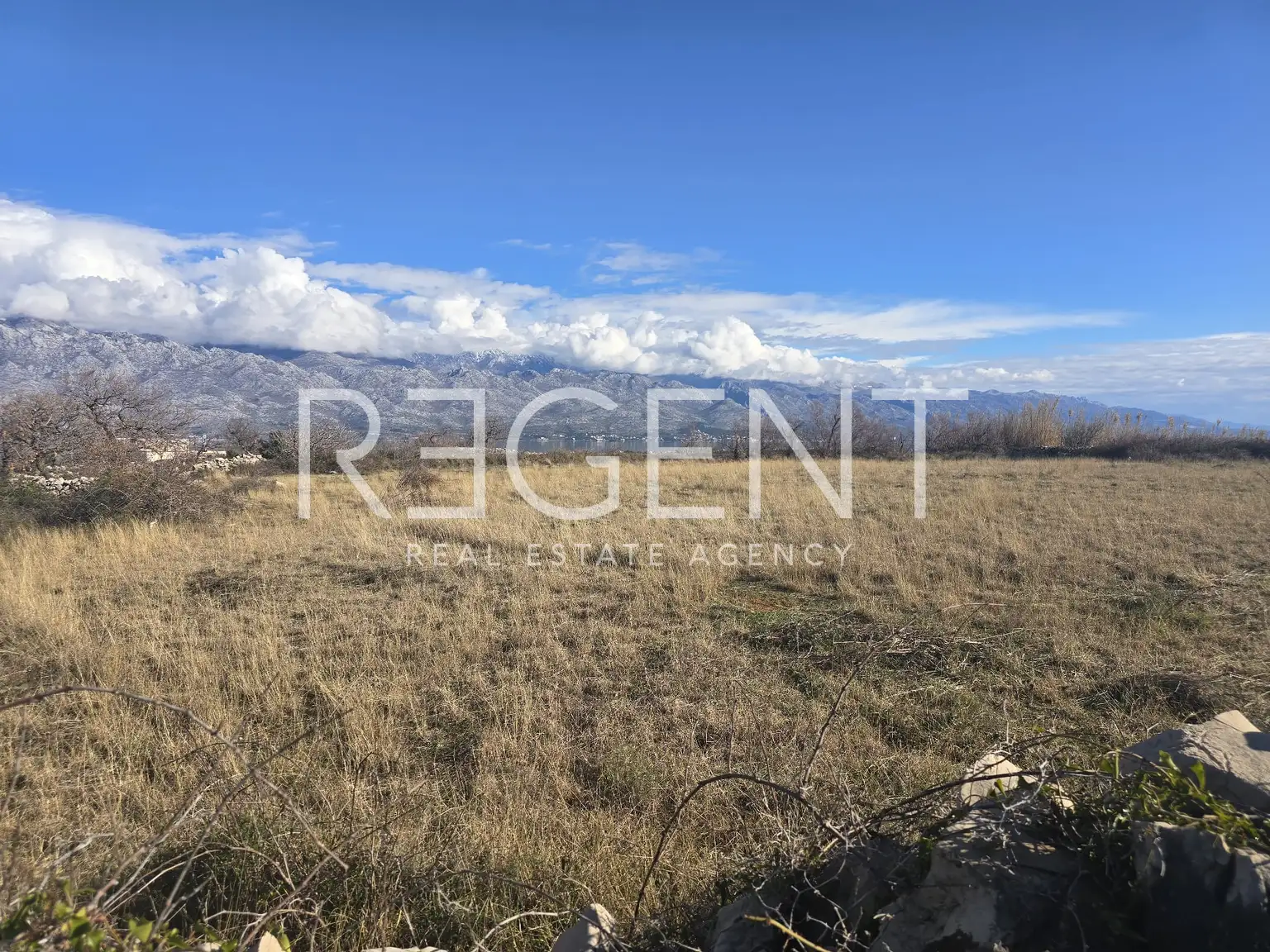 Ražanac-Građevinsko zemljište u mirnom okruženju