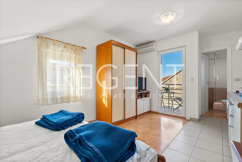 Makarska, Centar - Apartmanska kuća u blizini centra bruto površine 186 m2