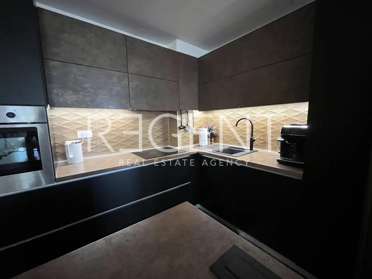 Solin, Sv. Kajo - Appartamento di tre stanze con loggia e vista mare