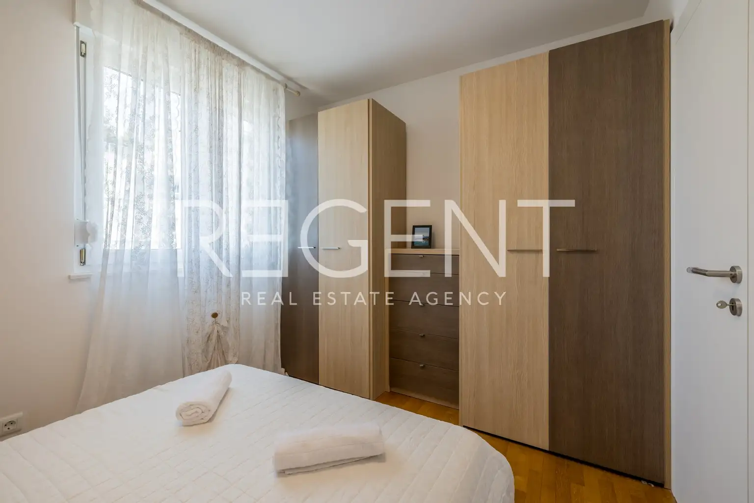 Spalato, Žnjan - Appartamento trilocale con loggia e vista mare