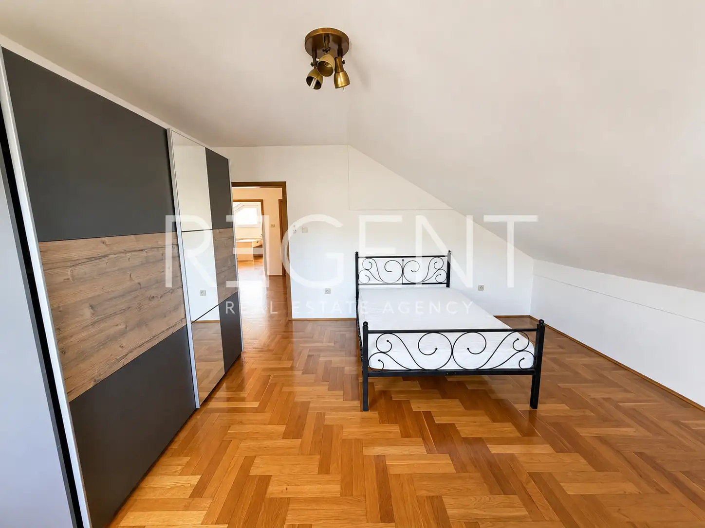 Dům 275 m² k pronájmu, Jazbina — zahrada, 2 garáže