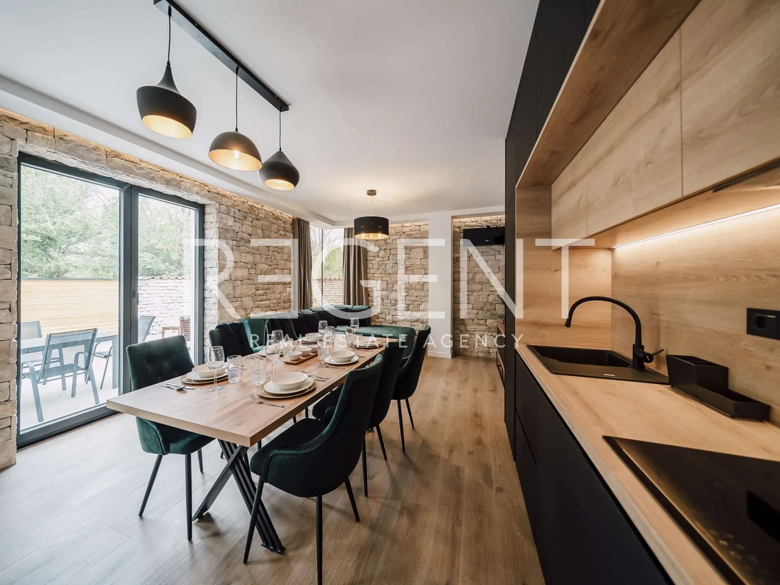 Zadar, Privlaka – Nově postavená kamenná-moderní vila
