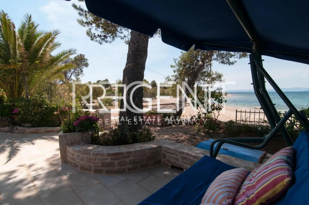 Brač, Mirca - Vila s bazenom uz more 330m2