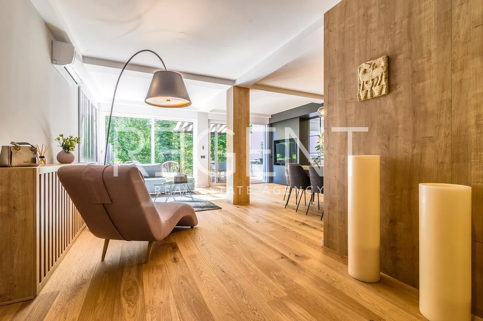 Záhřeb, Pantovčak - Luxusní dvoupokojový byt se zahradou 110 m2 k pronájmu