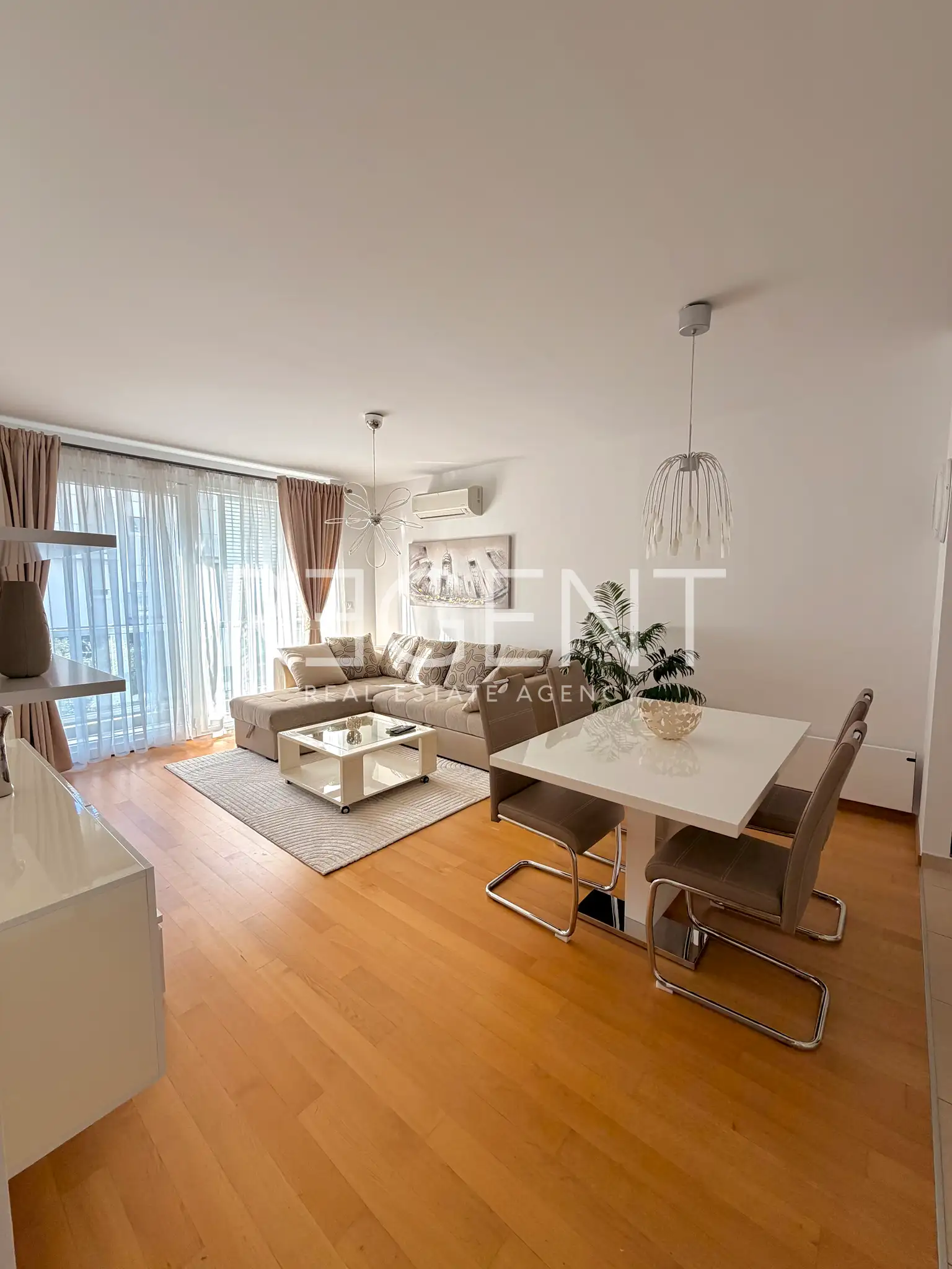 Split, Spinut - mieszkanie jednopokojowe z garażem i loggią blisko centrum