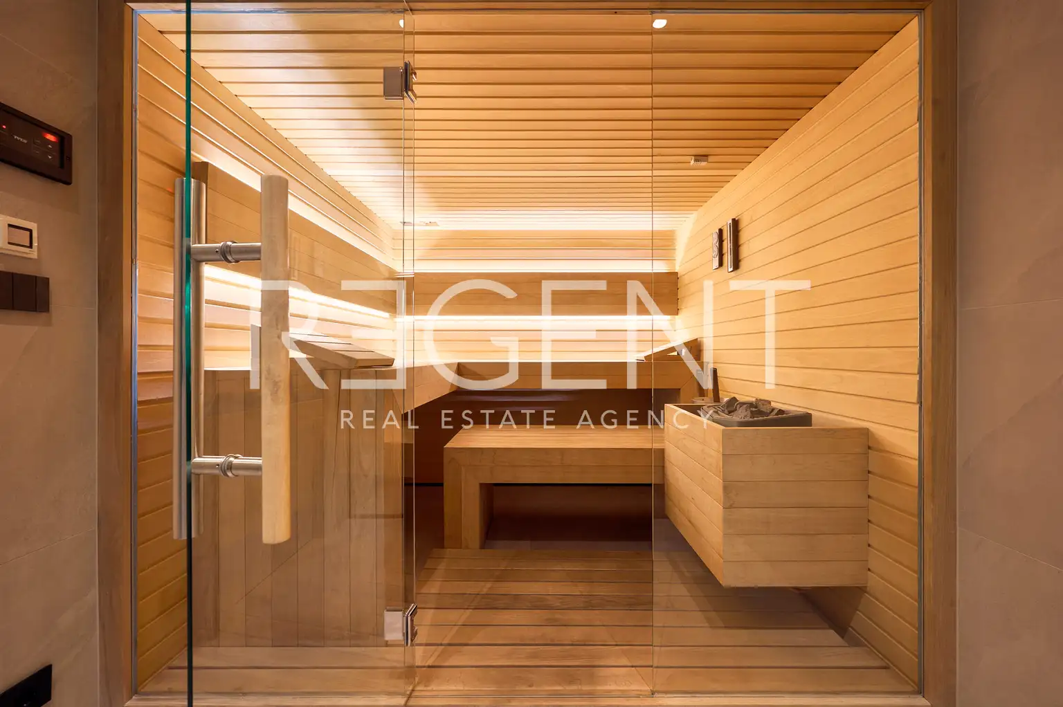 Split, Žnjan - Dvojizbový byt s loggiou a výhľadom na more