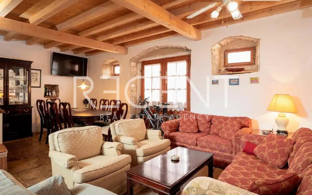 Hvar, Stari Grad – Kamena kuća u staroj jezgri grada