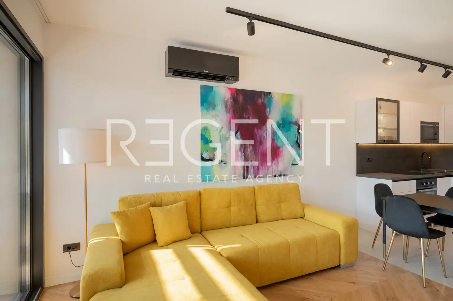 Split, Centar-Luksuzno renoviran trosoban stan u centru Splita