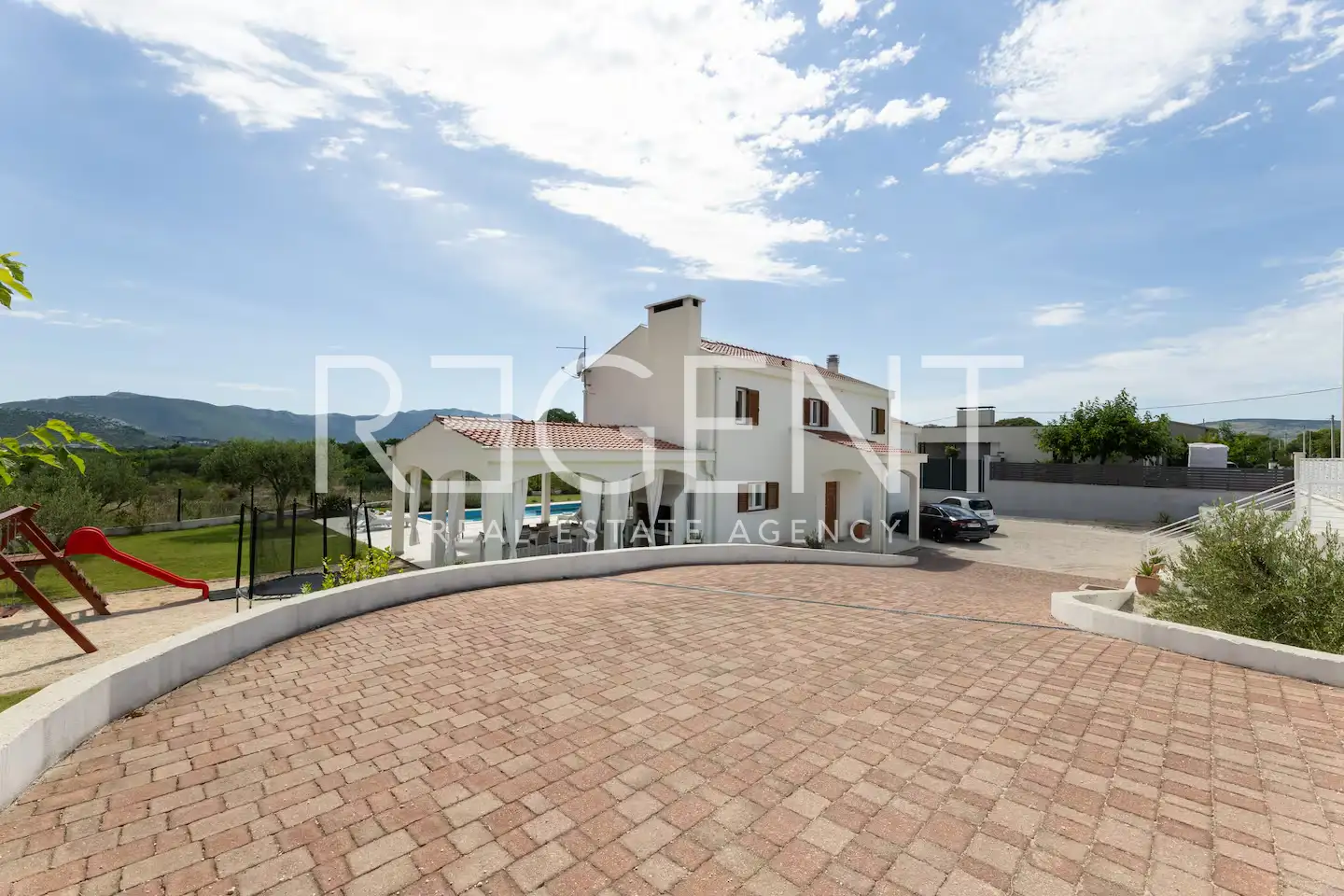 Maison avec piscine, 260m²