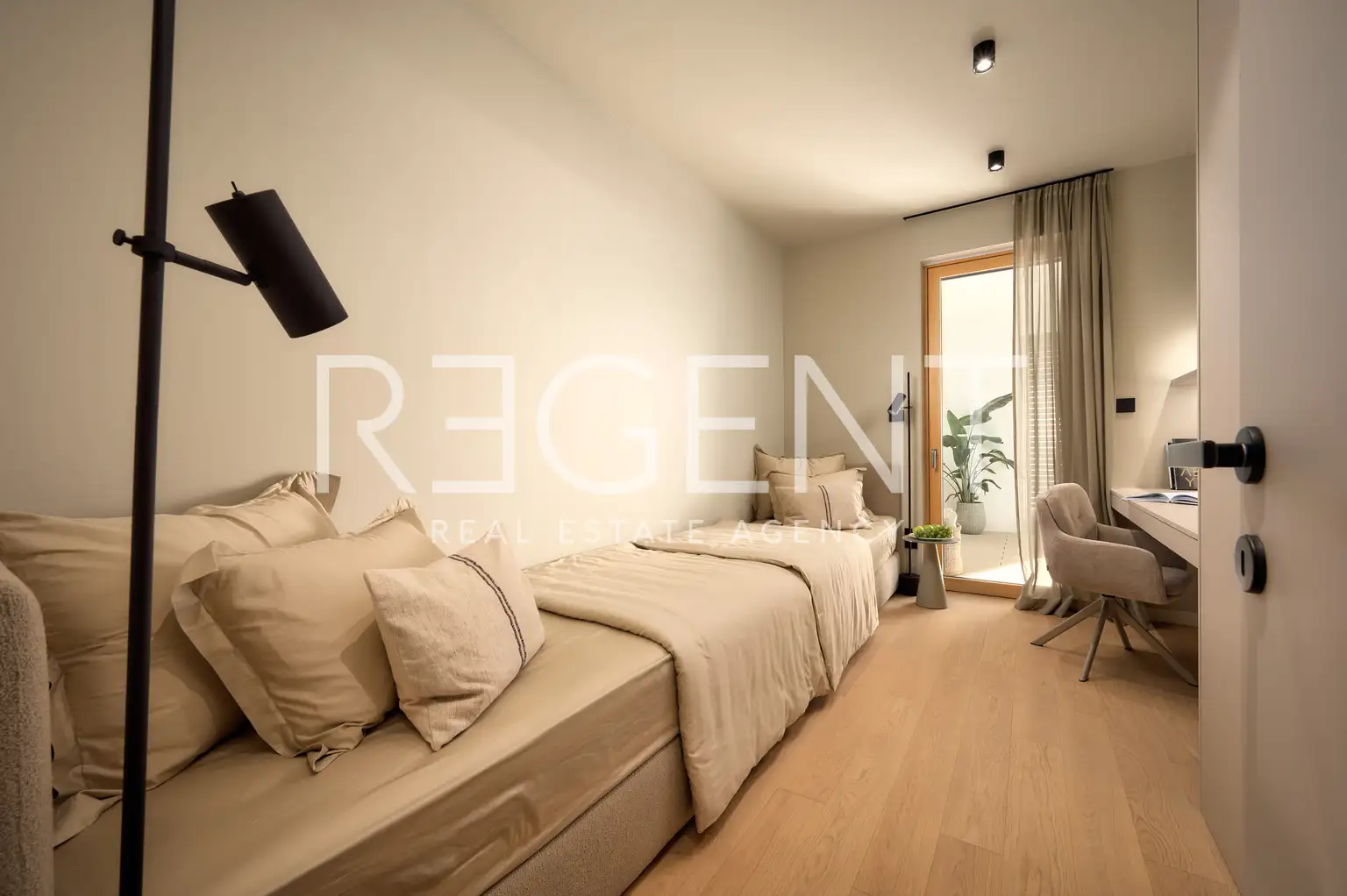 Split, Žnjan - Dvojizbový byt s loggiou a výhľadom na more