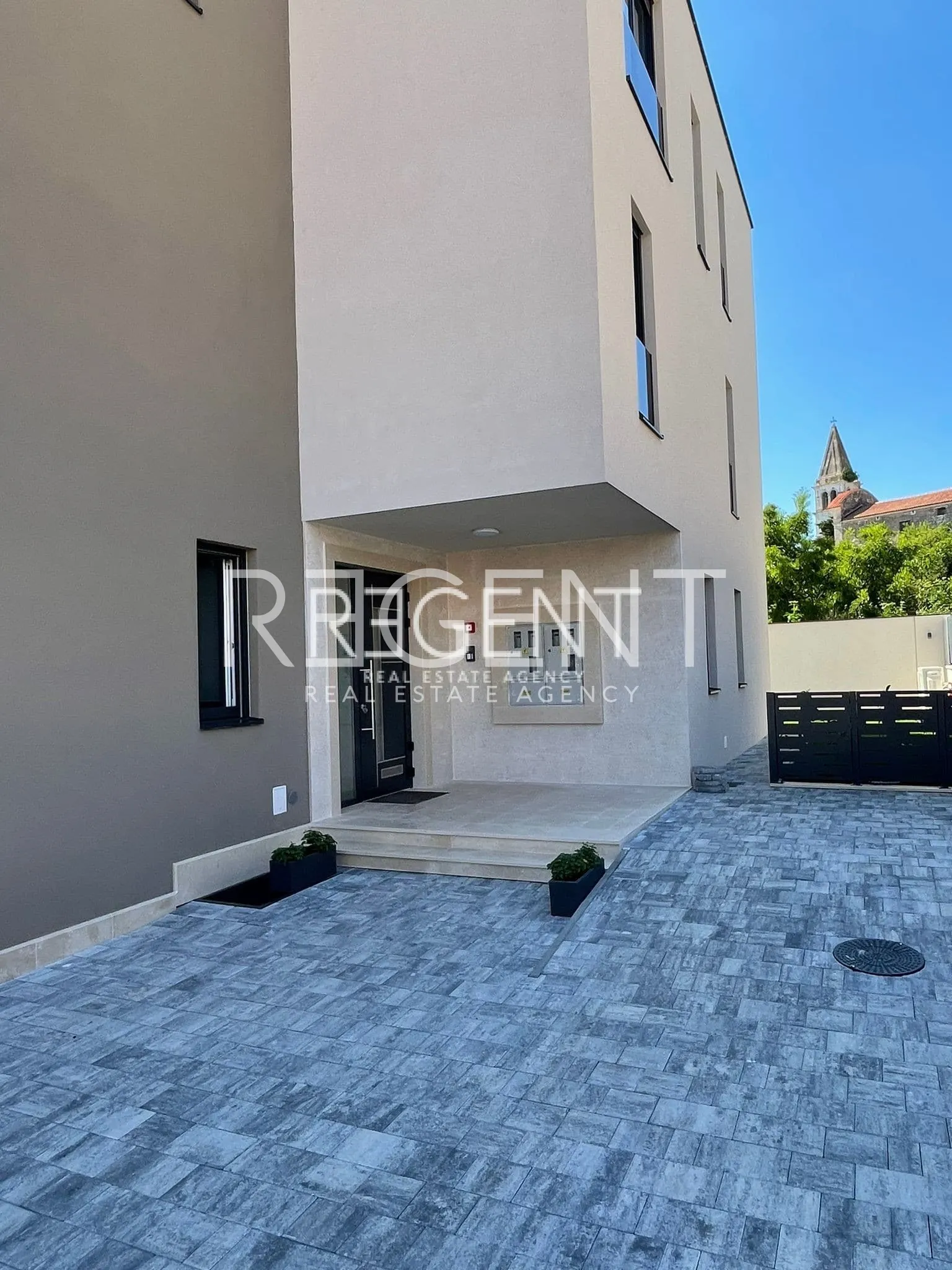 Istra, Tar - Ekskluzivan penthouse s krovnom terasom u novogradnji 130 m2