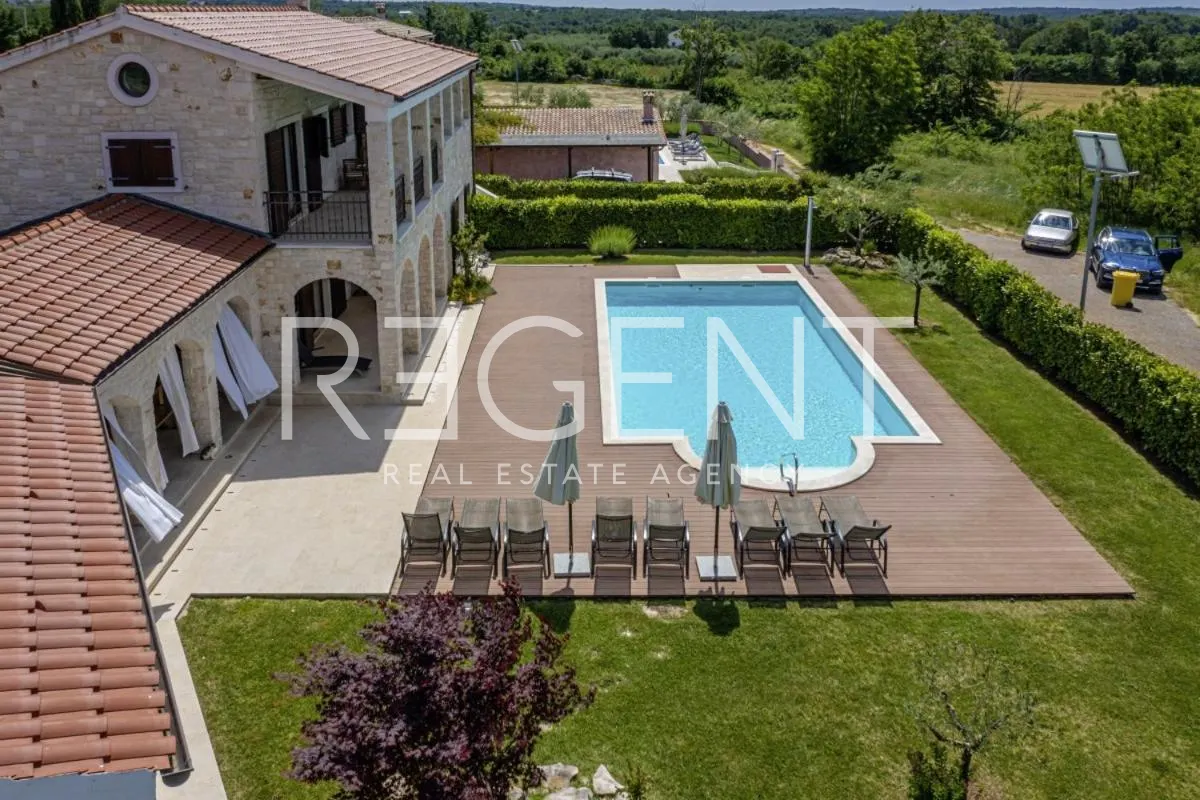 Istrie, Sveti Lovreč - Autentická kamenná vila 280 m2