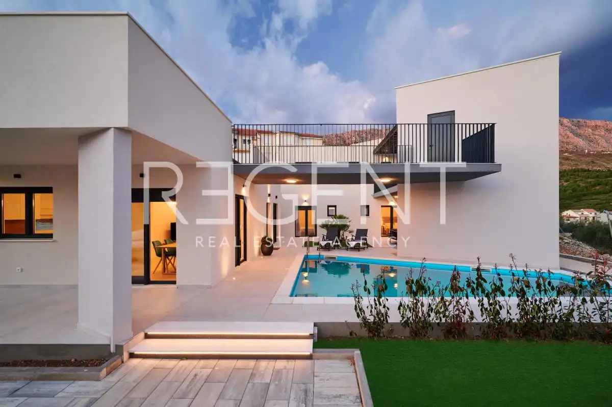 Split, Dugi Rat - Moderní vila s výhledem na moře