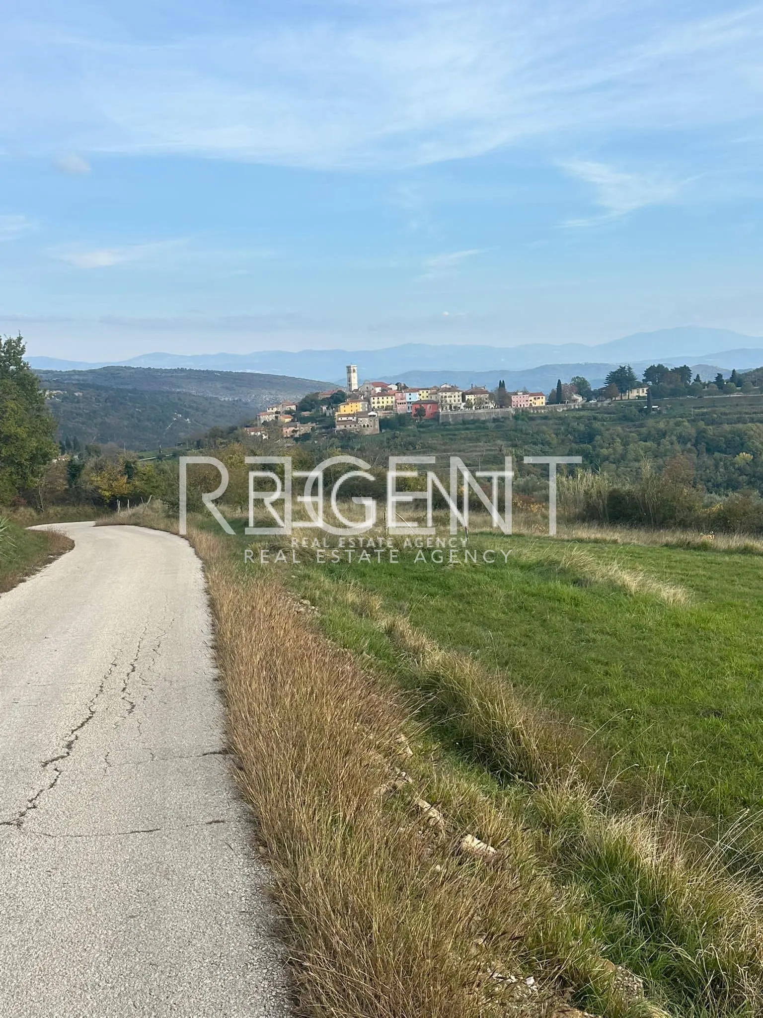Istra, Oprtalj – Građevinsko zemljišto s projektom, NOVA CIJENA!