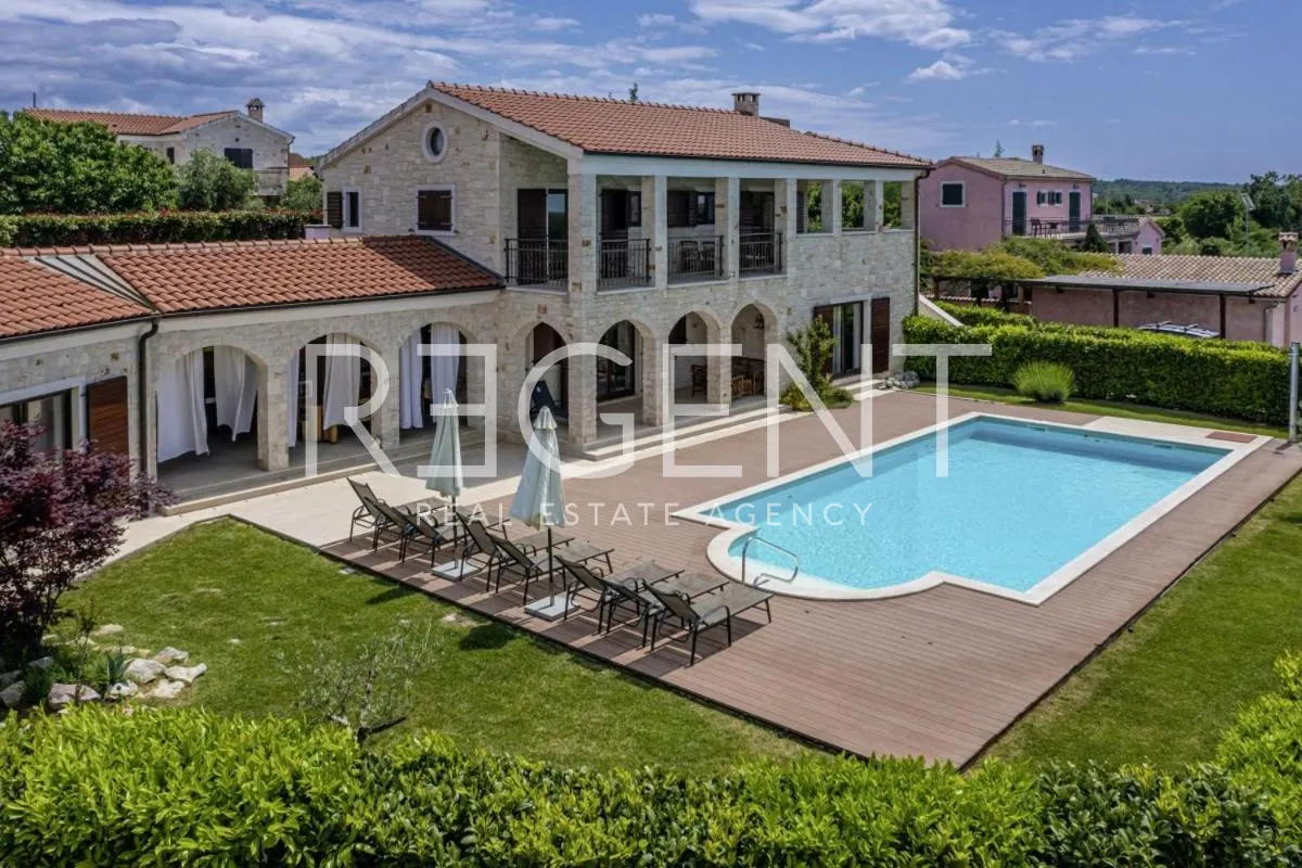 Istrie, Sveti Lovreč - Autentická kamenná vila 280 m2