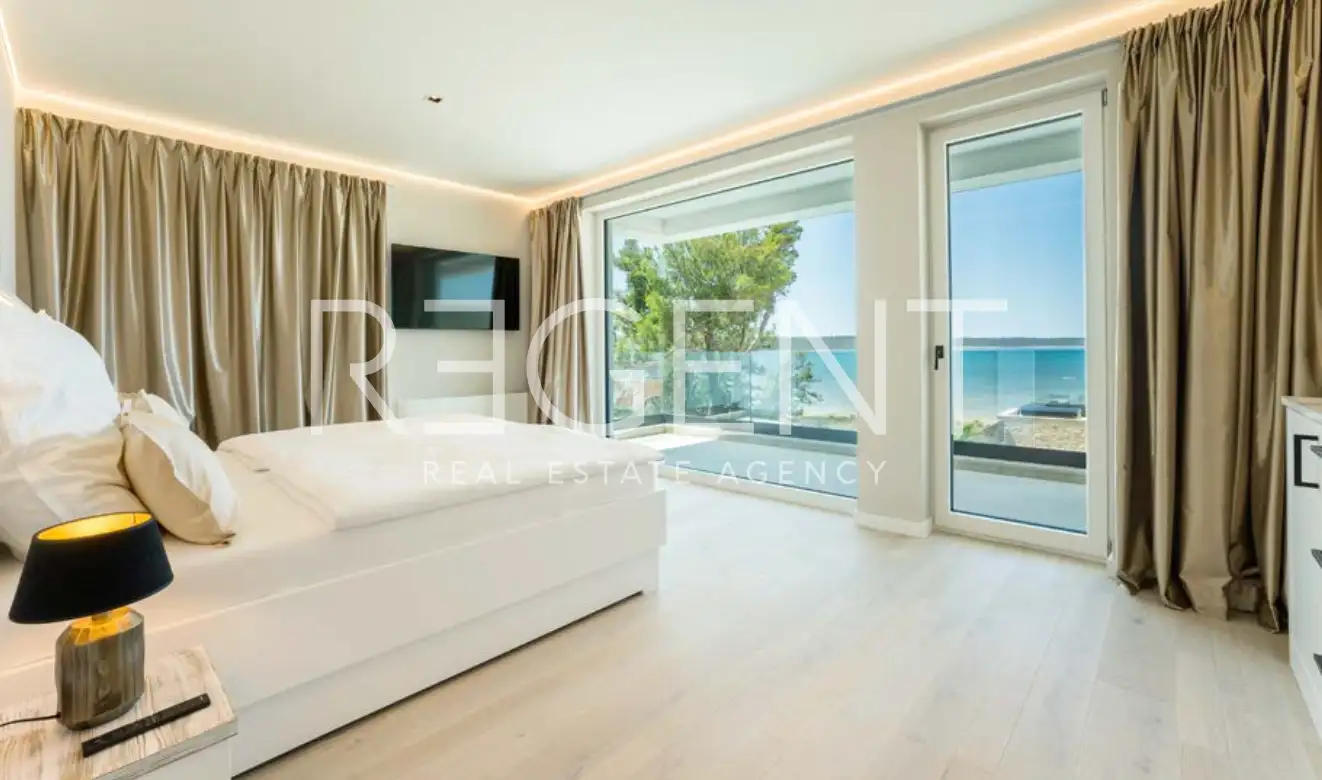 Ražanac, Ljubač - Moderna vila uz more s wellnessom i bazenom