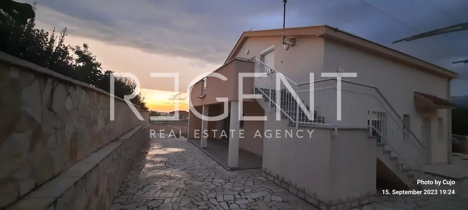 Zara, Ražanac - splendida casa di 220 m2 su un terreno di 477 m2 in vendita