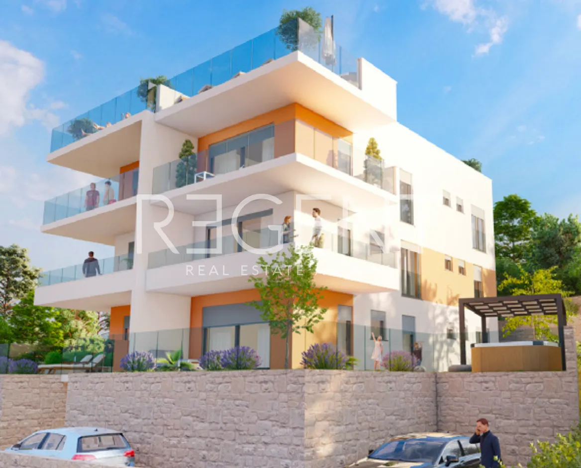 Trogir, Okrug Gornji – Dvosoban penthouse s krovnom terasom