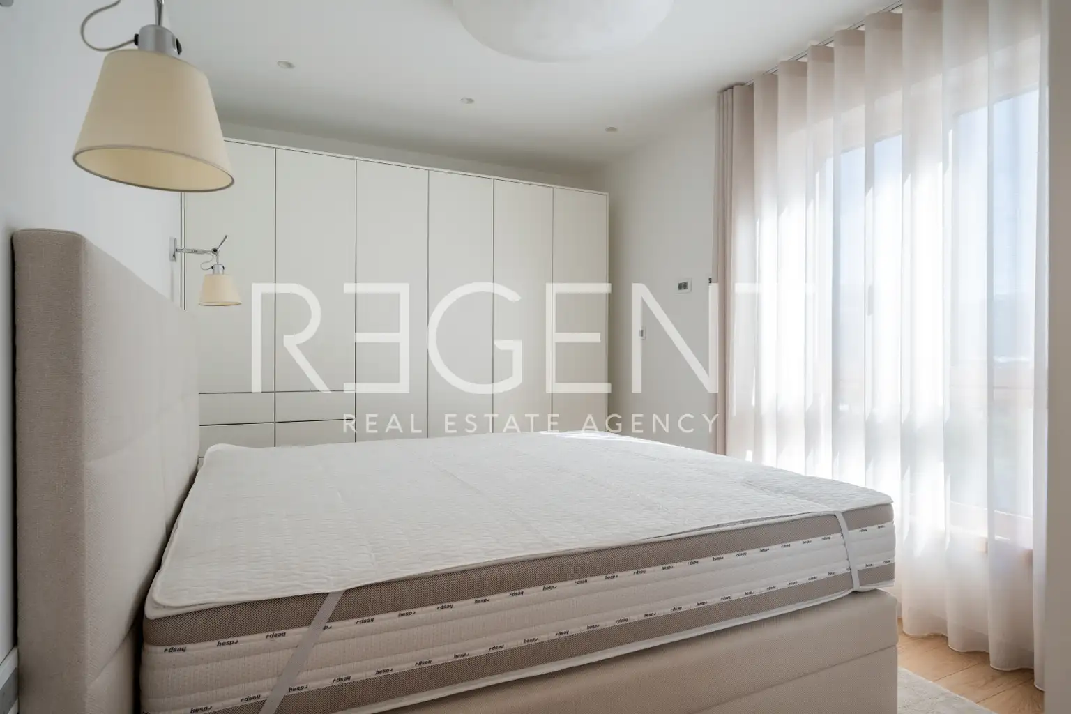 Split, Žnjan - Luksuzno dvosobno stanovanje z odprtim pogledom na morje