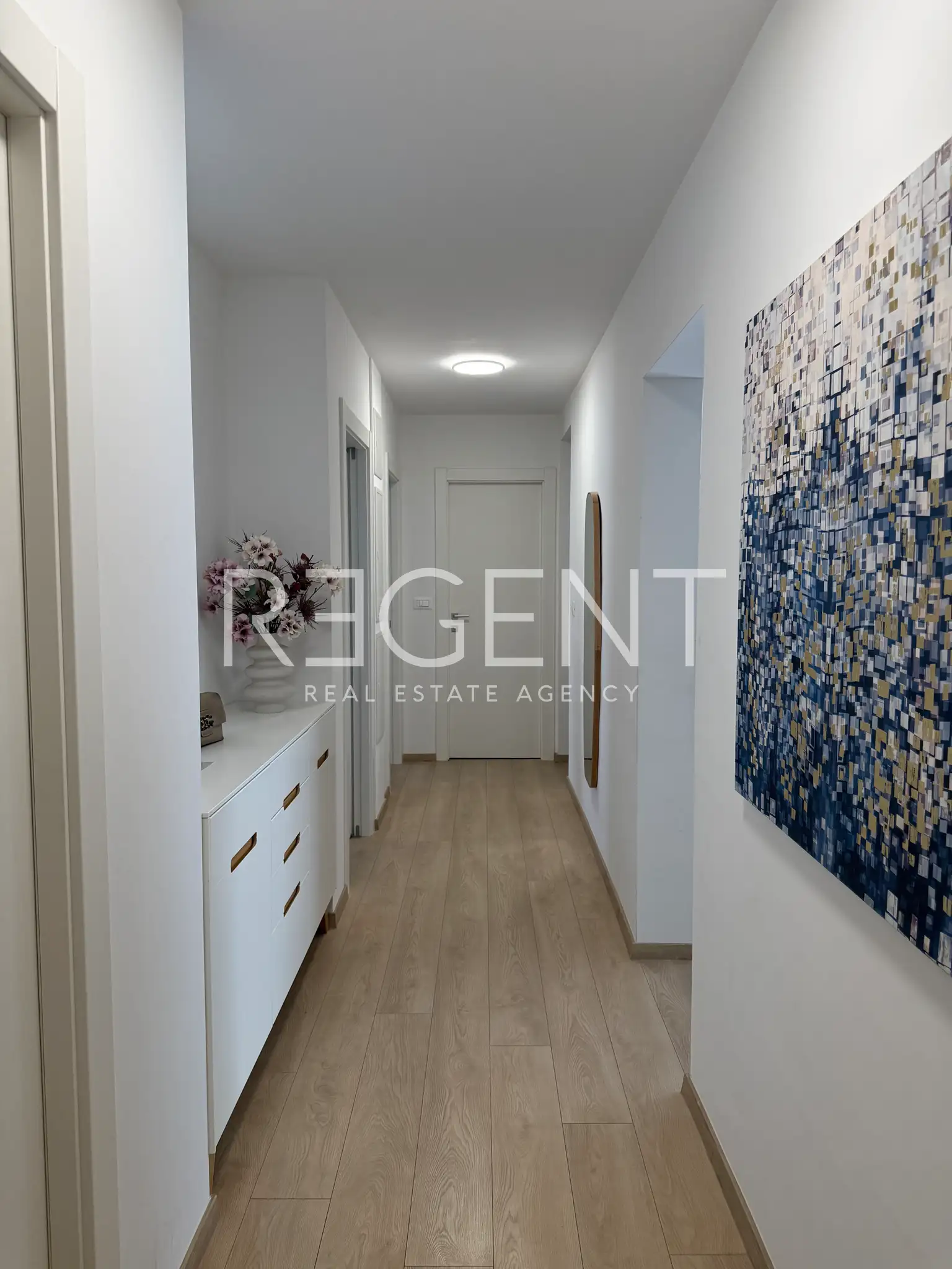 Split, Strožanac – For rent, three-room apartment 103 m² loggia jacuzzi parking