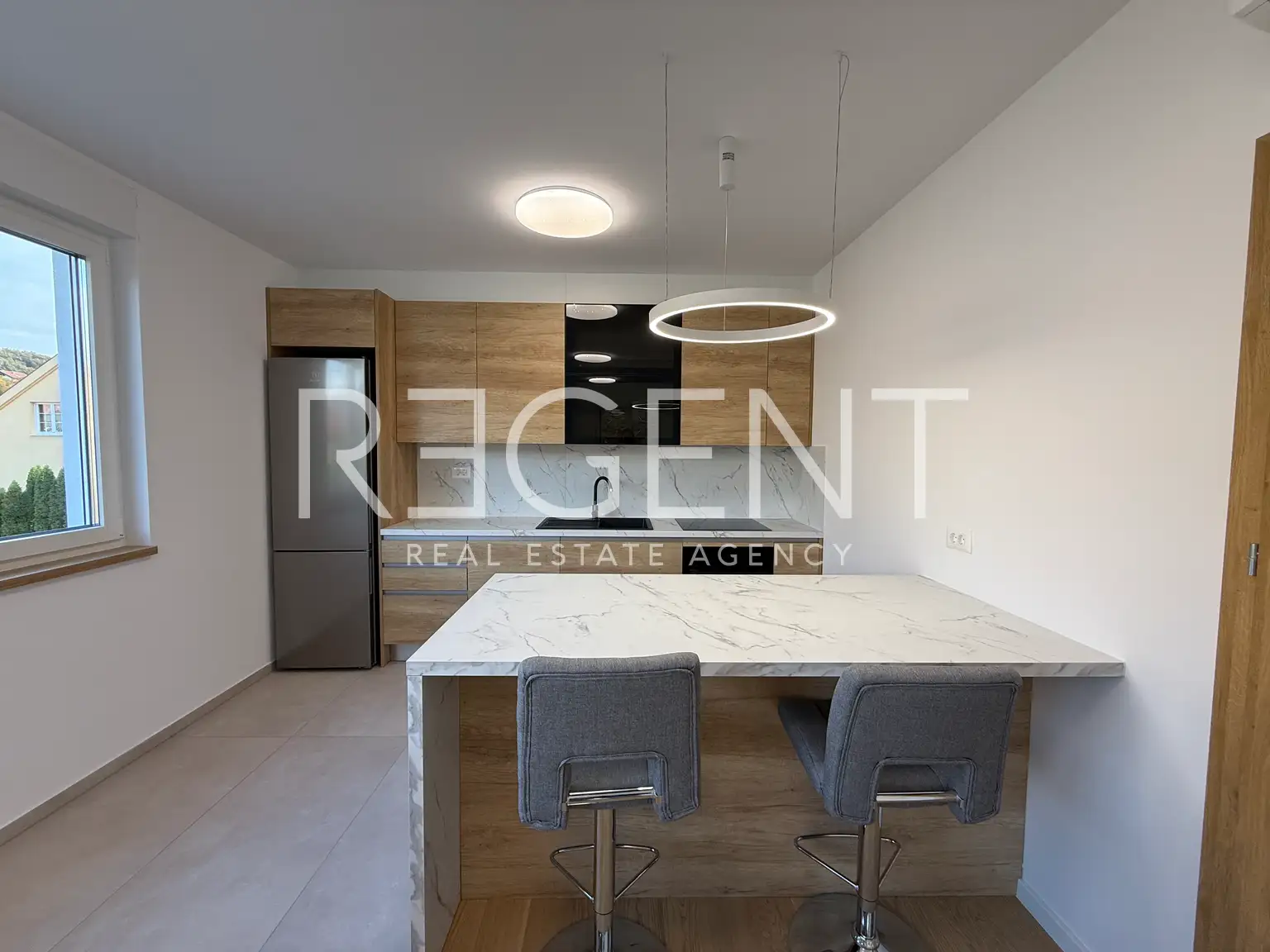 Záhřeb, Gračani – třípokojový byt se zahradou a garáží