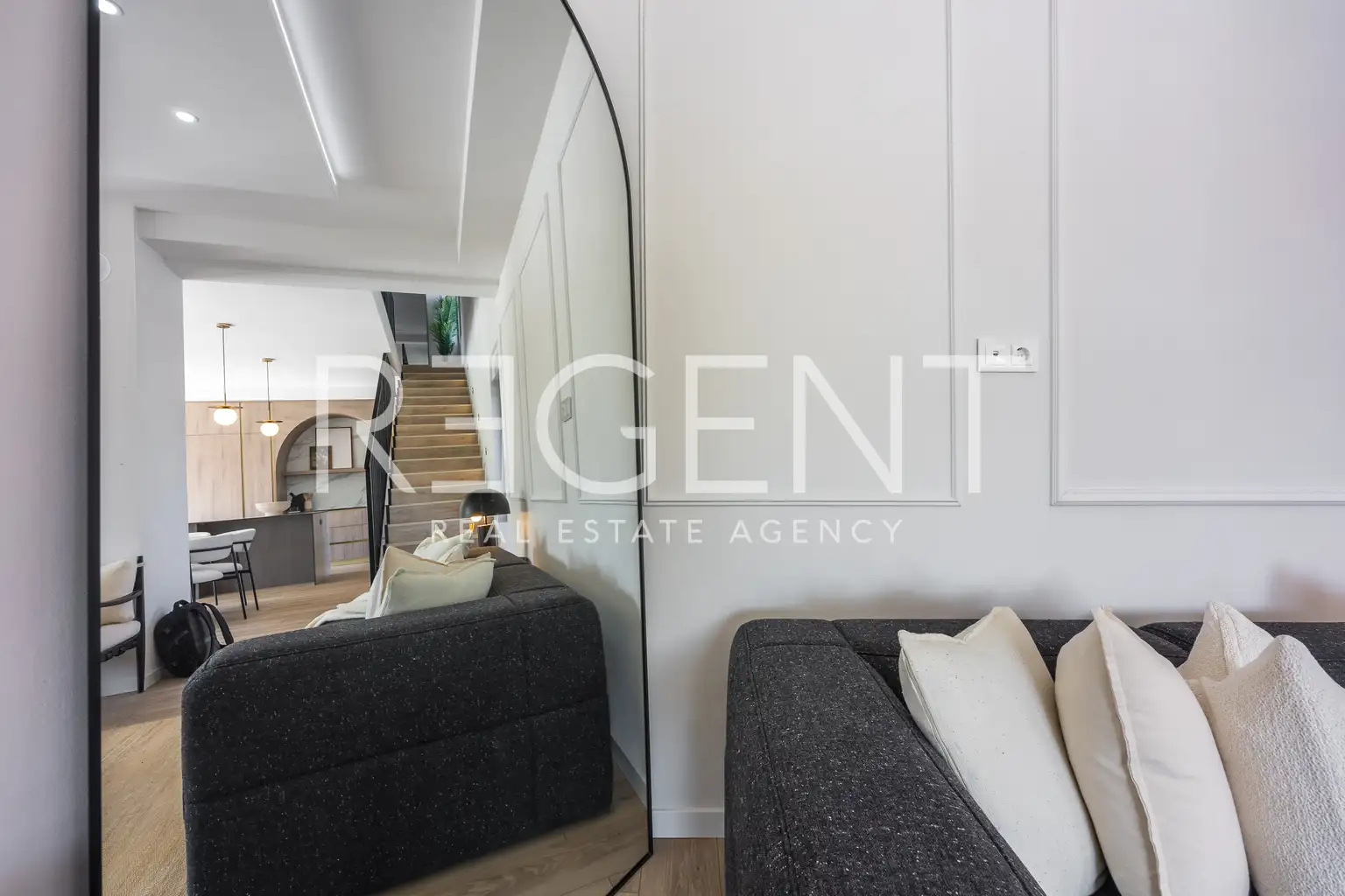 Istra, Svetvinčenat - Moderna vila s grijanim bazenom