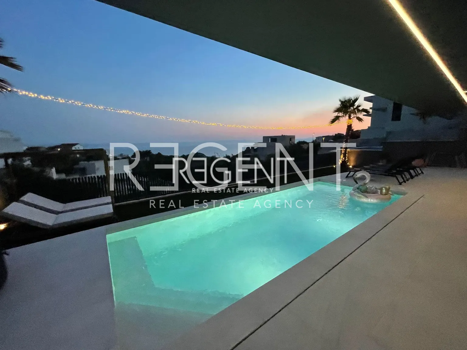 Makarska - Luxurious villa with three residential units