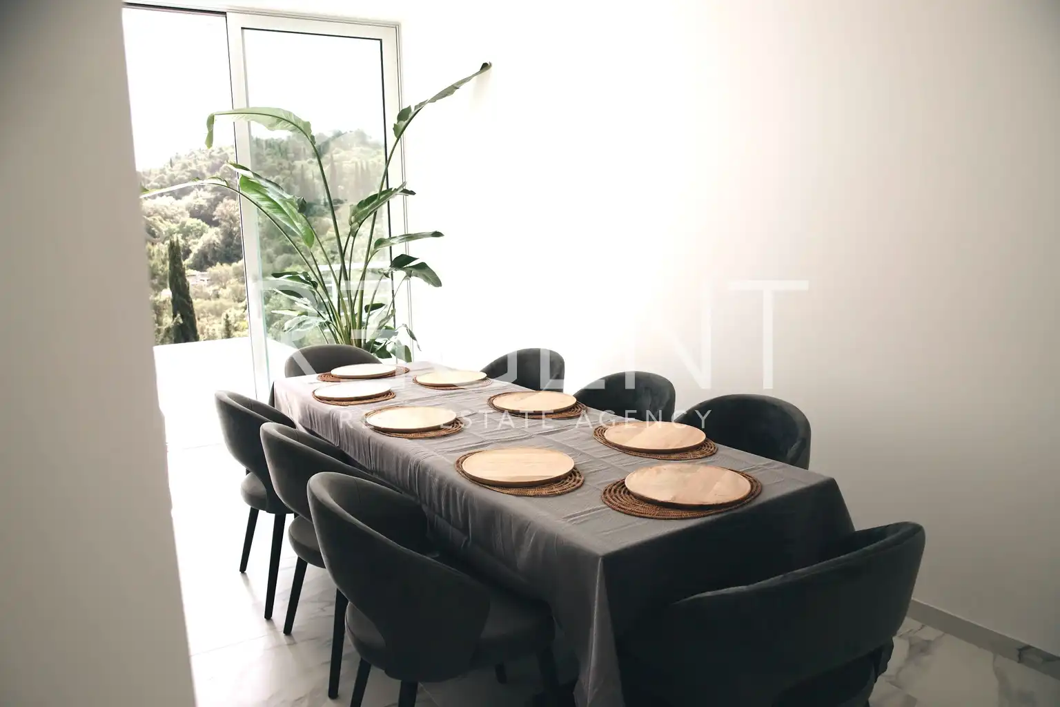 Korčula, Žrnovo - Luksuzna obiteljska vila s prekrasnim pogledom 360 m2