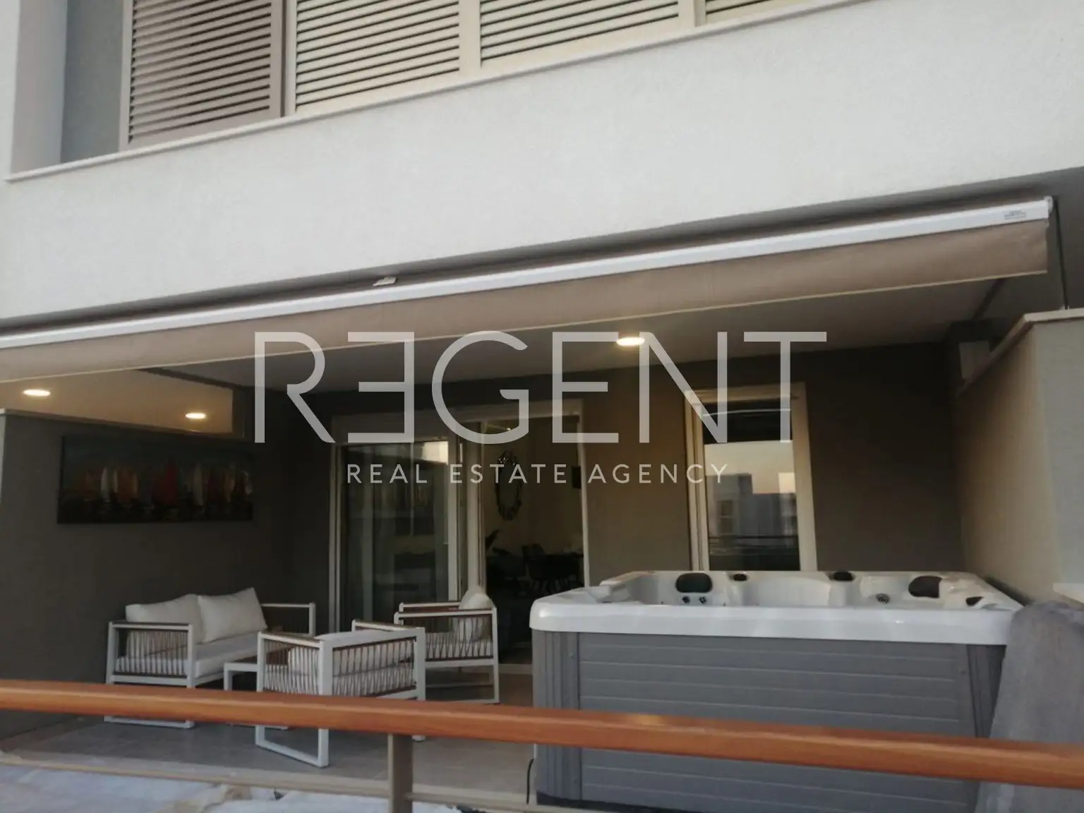 Split, Žnjan - Dvosoban stan sa loggiom i jacuzzijem