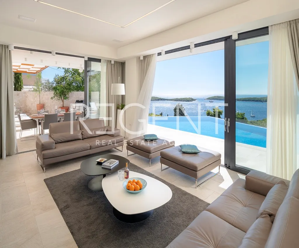 Hvar – Moderna vila s pogledom na more 195 m2