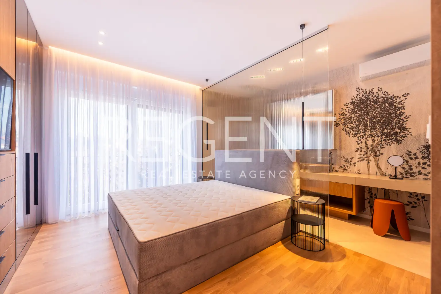 Zagreb, Srebrnjak - moderan trosoban stan s terasom