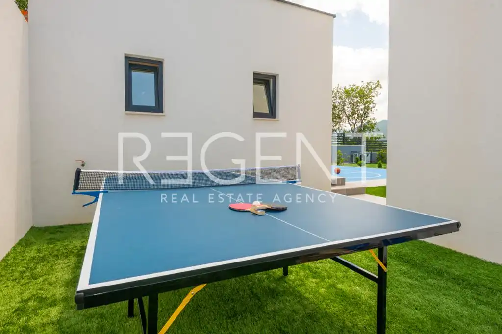 Makarska, Zagvozd - Luxury villa with pool 270 m2