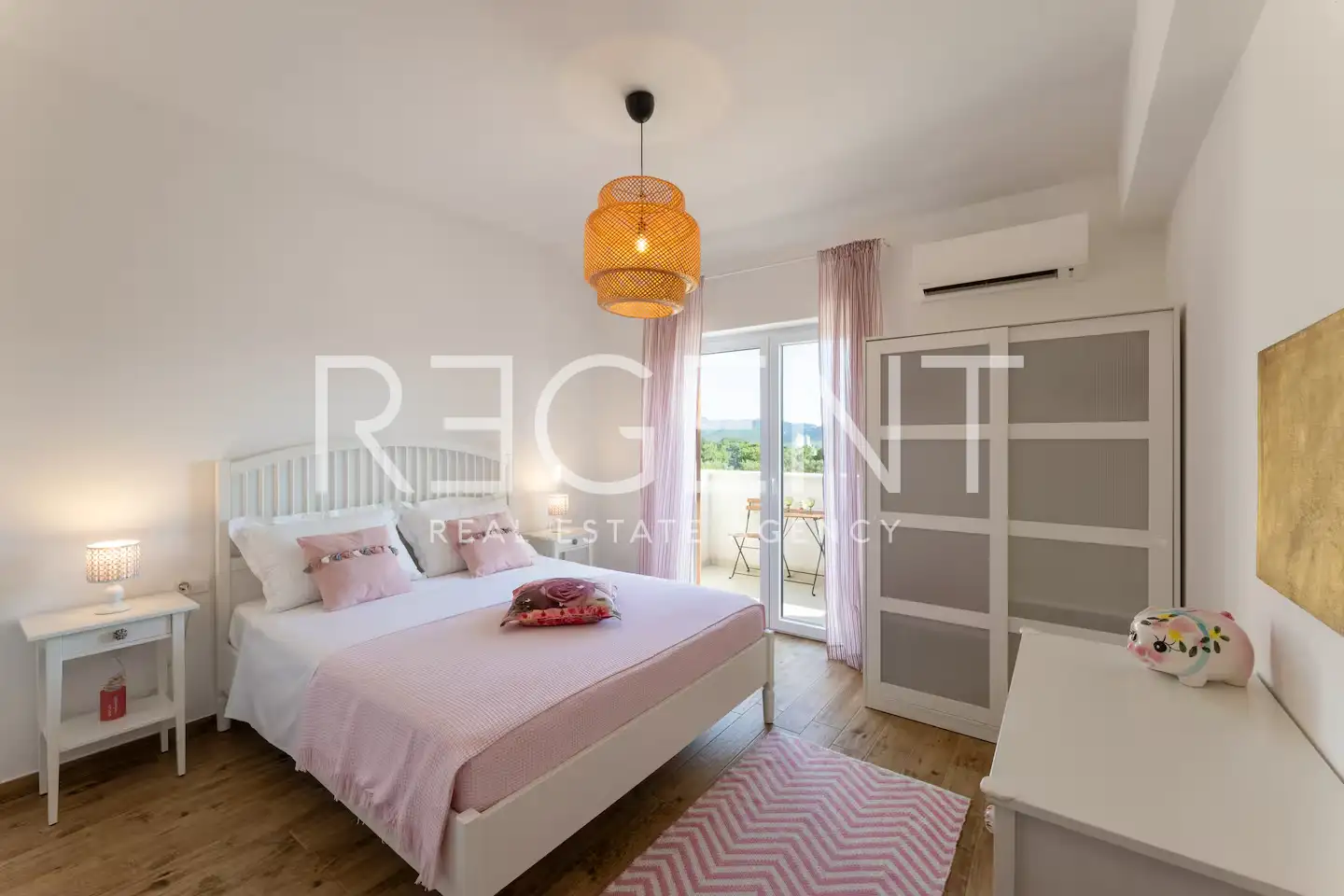 Maison avec piscine, 260m²