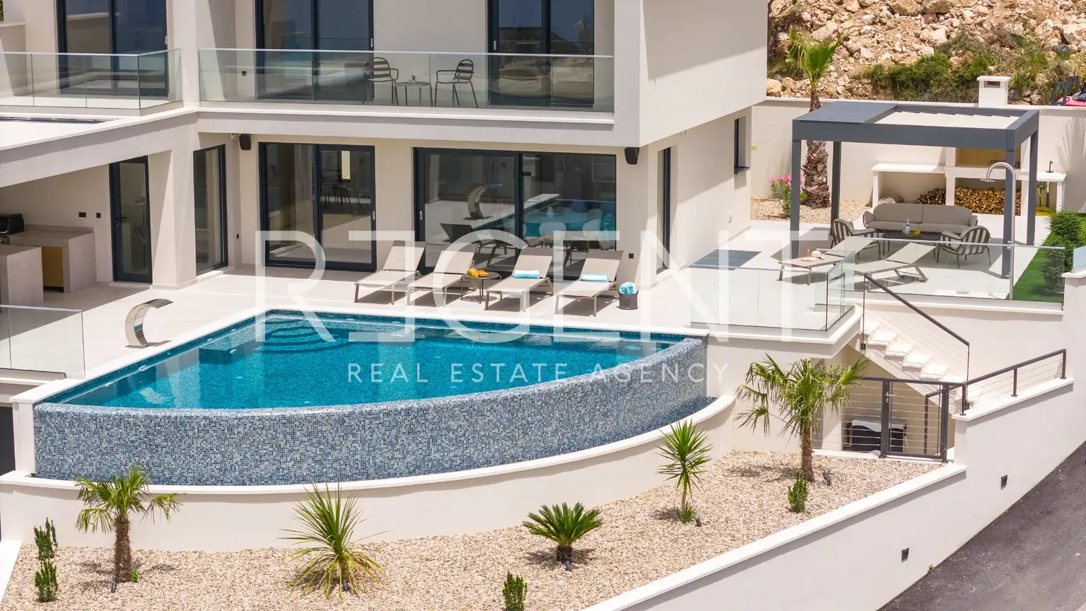 Podstrana - Vila s bazénom a výhľadom na more