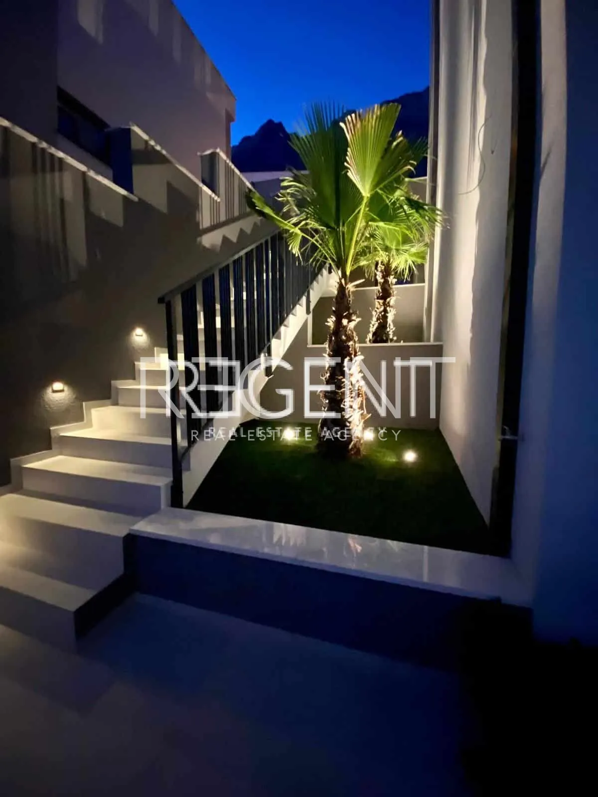 Makarska - Luxurious villa with three residential units