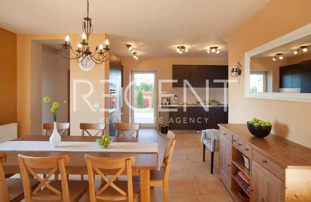 Istra, Vodnjan - Prekrasna kamena vila 230 m2
