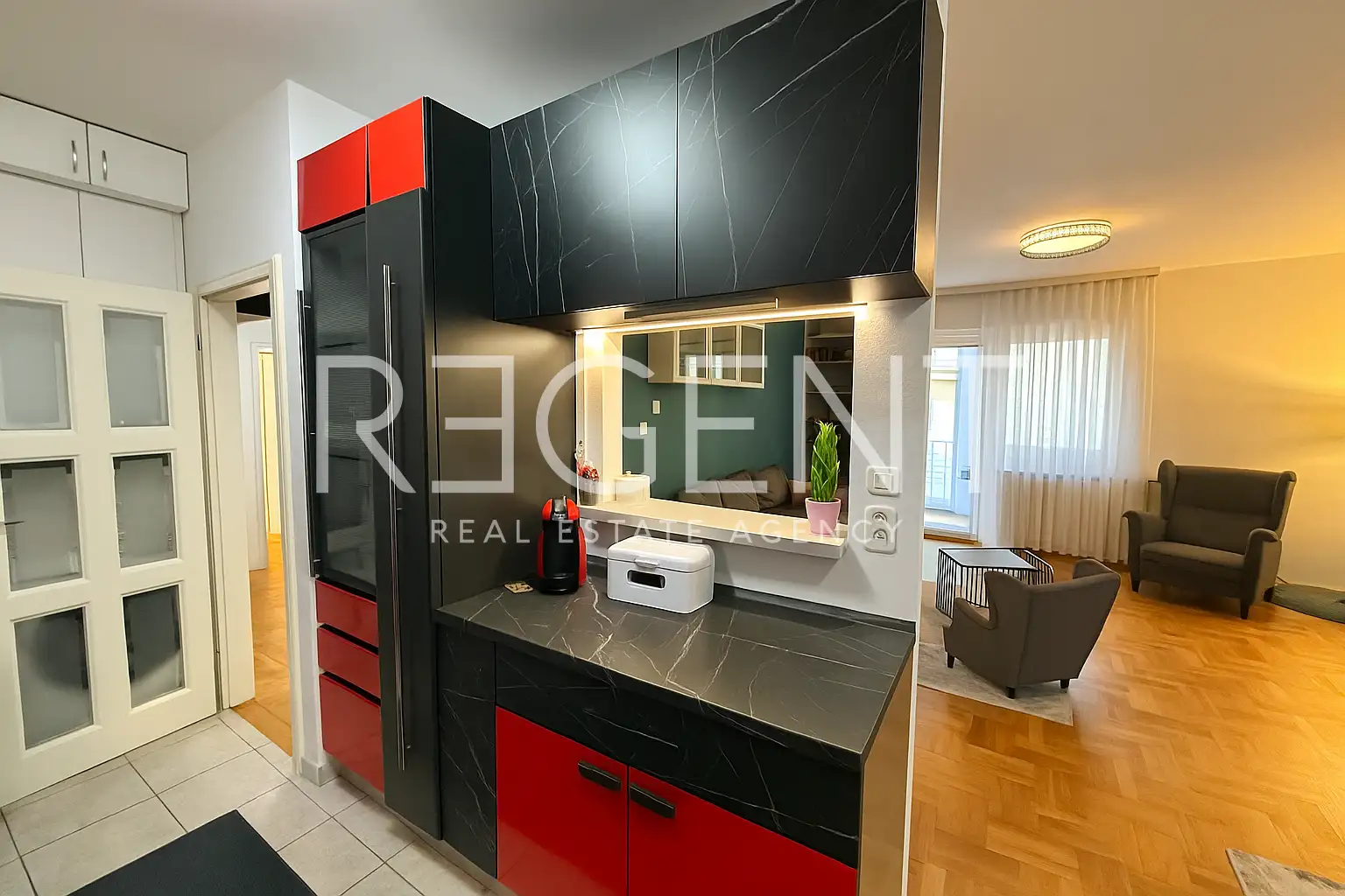 Zagabria, Mlinovi – appartamento trilocale con balcone al piano terra