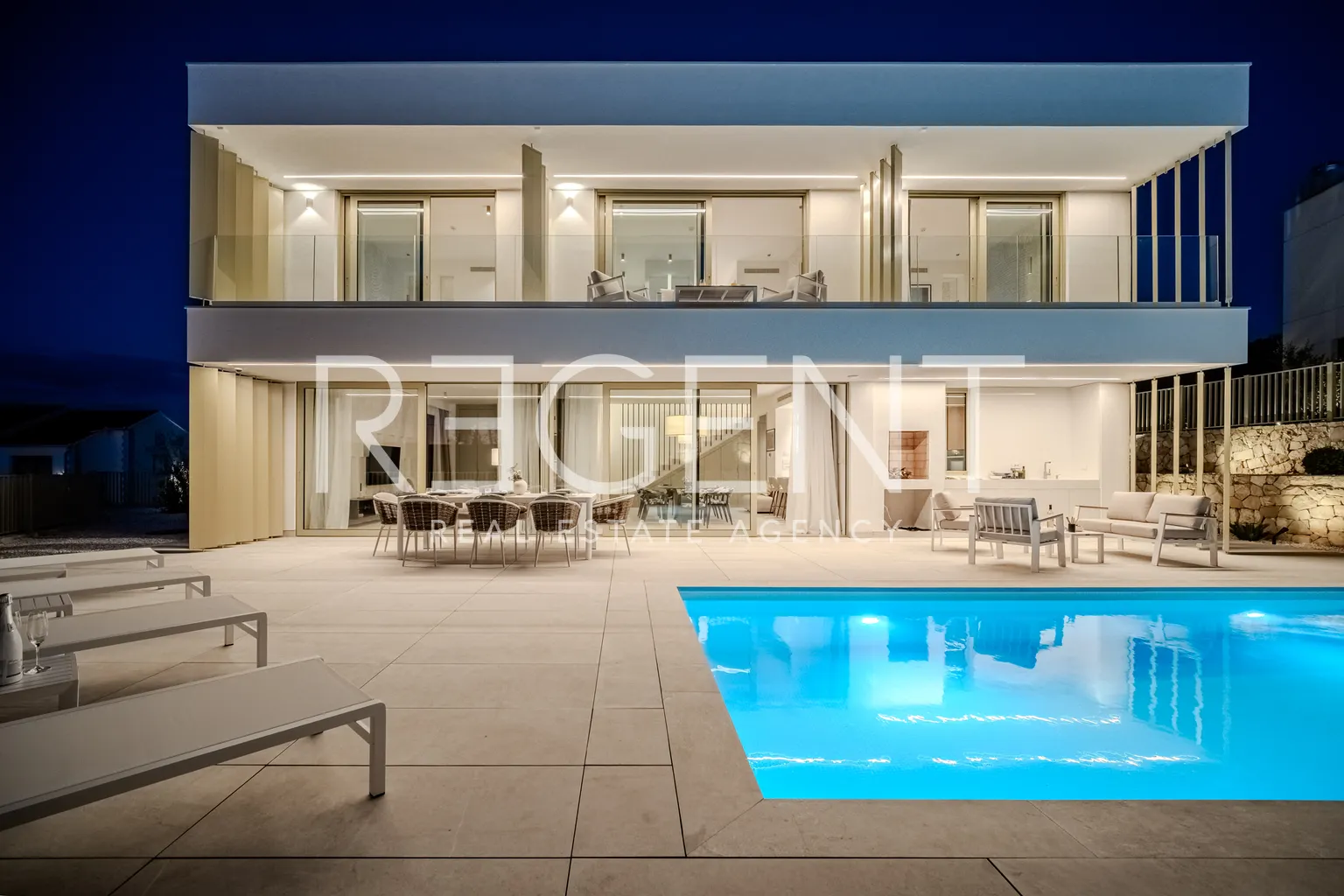 Brač, Sutivan - Predivna vila u blizini mora, 274m2