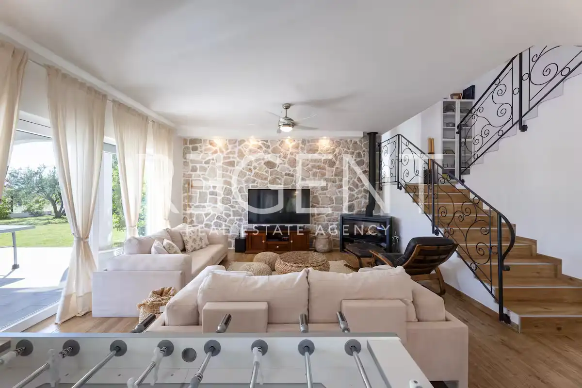 Maison avec piscine, 260m²