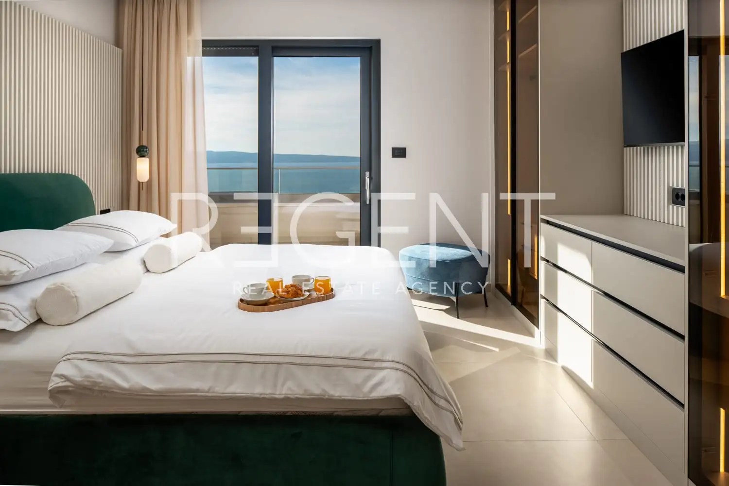 Podstrana - Moderná luxusná vila s bazénom a strešnou terasou