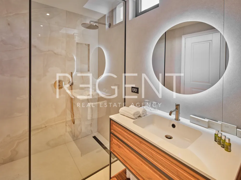 Trogir - Moderní vila s výhledem na moře 341 m2